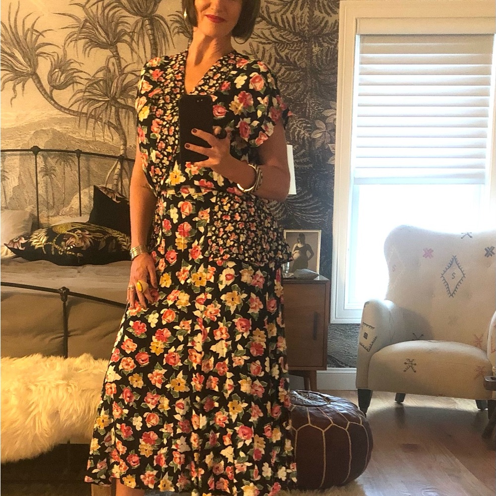 Vintage, Floral, feminine, and flirty Black Dress